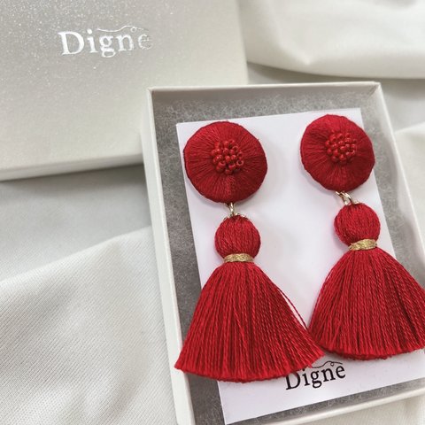 【RED】ピアス（ビーズ刺繍×タッセル｜つぶつぶビーズが可愛いアクセサリーです）※イヤリングの場合は金具変更で選択してください※