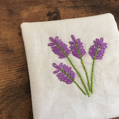 【送料無料】お花の手刺繍コースター　掛けひも付き　パープル　紫色
