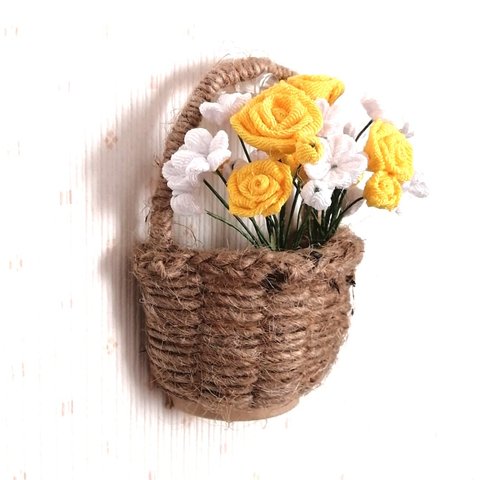 ♡バラと白い小花の籠飾り♡　約11cm　黃色✕白　(つまみ細工、壁飾り、花束)