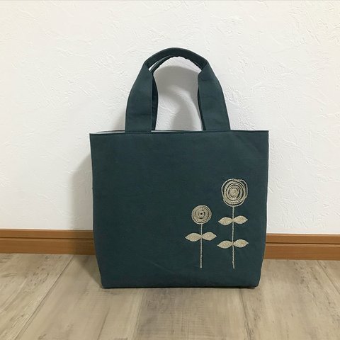 手刺繍 ぐるぐるお花 の ちょこんと トートバッグ