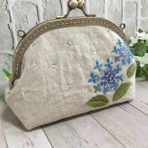 【受注制作】手刺繍『雨粒と紫陽花の刺繍がま口ポーチ』