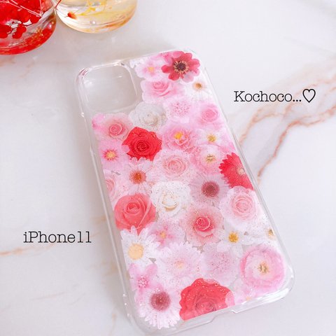 ❮iPhone11❯お花畑のケース🌸