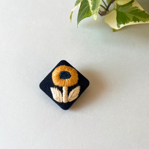 スクエアシリーズ  刺繍ブローチ 