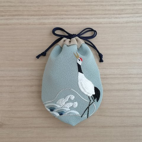 125 日本刺繍・祈りの蓮華袋「洲浜に鳴き鶴」(水色地/口布ベージュ) / 立ち鶴文様 お祝い 就職祝い 立身出世 縁起物 袋物 巾着袋 お守り入れ 御守り 