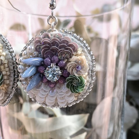 ビーズ刺繍　お花のピアス　さーくる