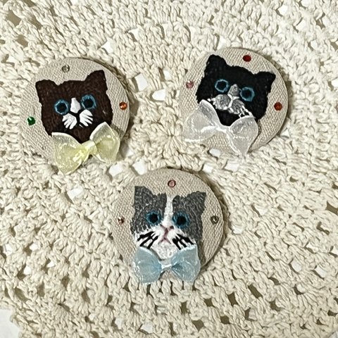 猫刺繍のマグネット☆生成色