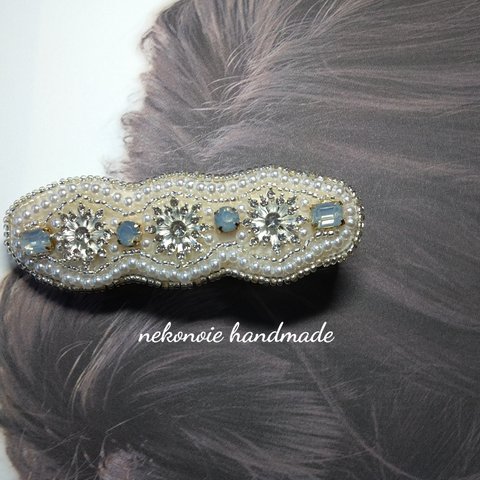 ビーズ刺繍ヘアクリップ キラキラパーツとビジュー