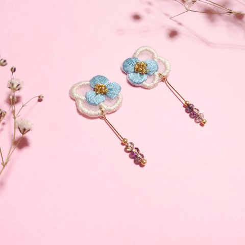 オーガンジー刺繍❁紫陽花の耳飾り❁〜スカイブルー〜