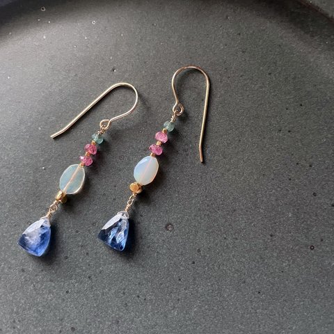 Neferure : Kyanite Earring