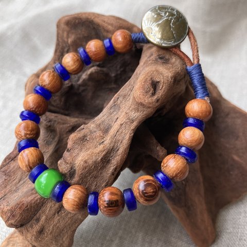 Wood x White Heart Beads Bracelet