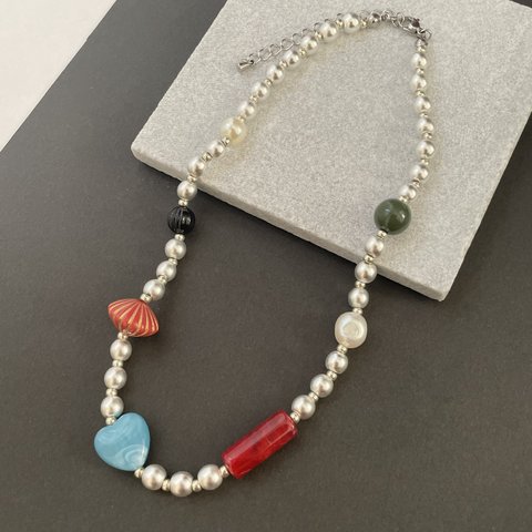 【選べるカラー】マットなシルバーとカラフルパーツのネックレス《 light blue Heart × red and colorful 》