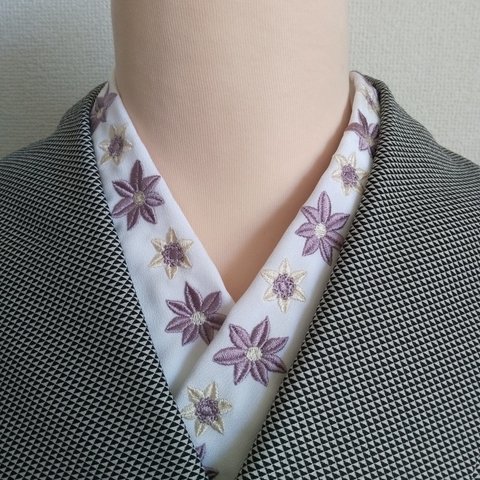 刺繍半衿　クレマチス（鉄線）