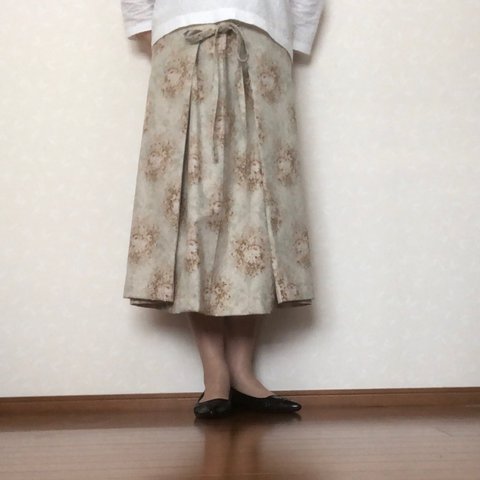 花柄のラップスカート