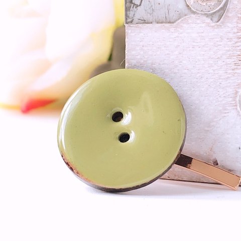 ココナッツボタンのぷっくりポニーフック(ピスタチオ)   ボタンサイズ約3cm フック長さ約3.3cm