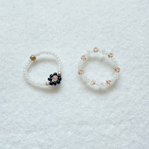 flower＊flower ビーズリング black （big flower） & milky white（small flower）ビーズ　set 2つで400yen 