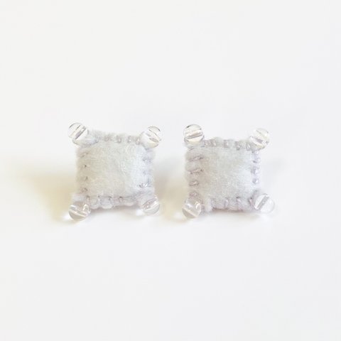 cushion ( pierce / earring )