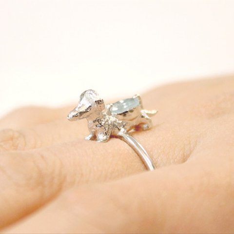 Dachshund & aquamarine ring (rhodium plating)