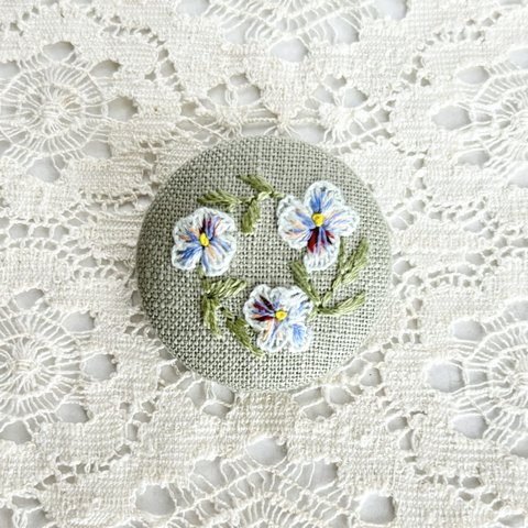 ビオラリース刺繍ブローチ