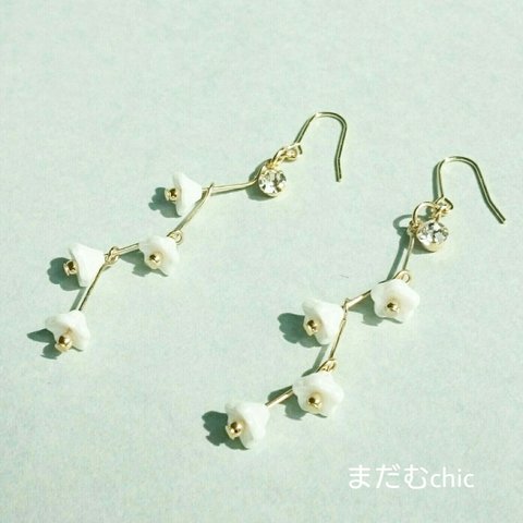 白いお花のモビールEarring or Pierce