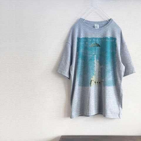 自由な女神　メンズ/レディース　Tシャツ（グレー）