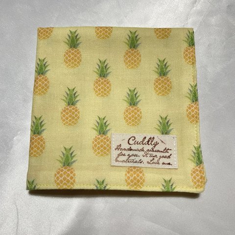 【送料無料】《再販×8》ふんわ〜りダブルガーゼのハンカチ　パイナップル🍍