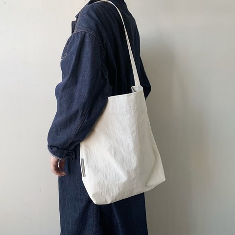 【sold out】ナイロンシンプルバッグ　アイボリー　レザータグ付き