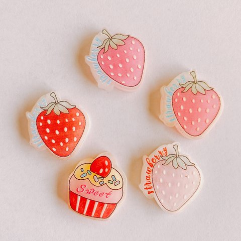 【5pcs】苺とカップケーキ　デコパーツ  カボション  お菓子