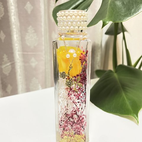 ⭐️黄色一輪薔薇&2色かすみ草ハーバリウム⭐️  角瓶150mℓ