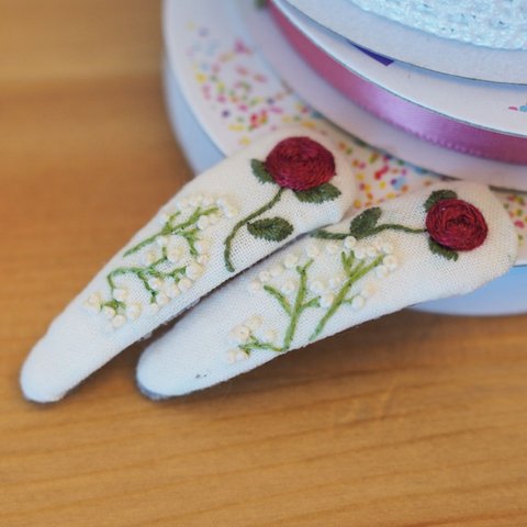 【お揃い】手刺繍ヘアクリップ（バラ・カスミ草）※予約販売