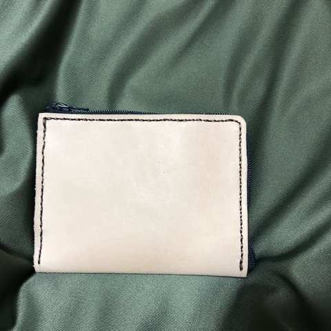 ヌメ革のコンパクトL字ファスナー財布
