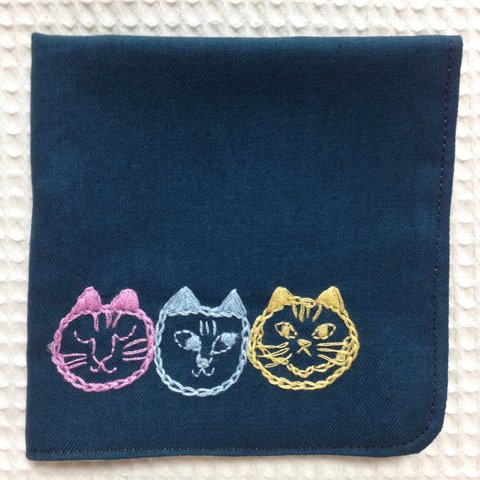 コットンの刺繍ハンカチ☆猫！ネコ！ねこ！