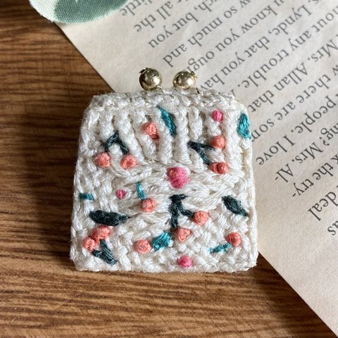 刺繍 ブローチ がま口 さくらんぼ 柄