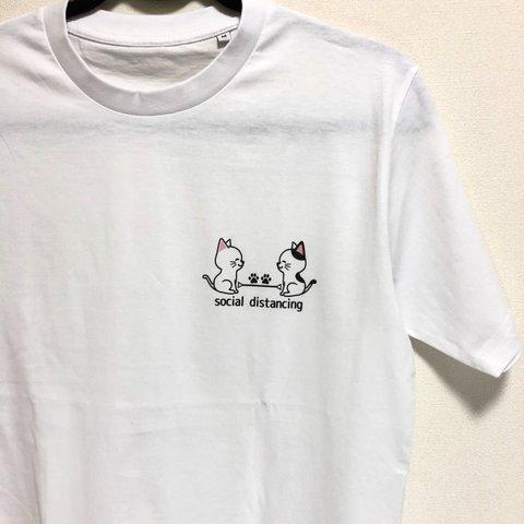 子ネコの  ソーシャルディスタンス（Social distancing）白色Tシャツ