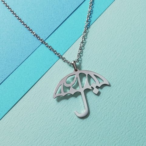 SALE! 30％OFF! アラビア語でデザイン "UMBRELLA" 傘 文字絵 ペンダント