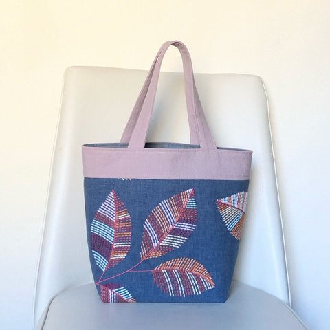 葉っぱバックステッチ刺繍の切替トートバッグ