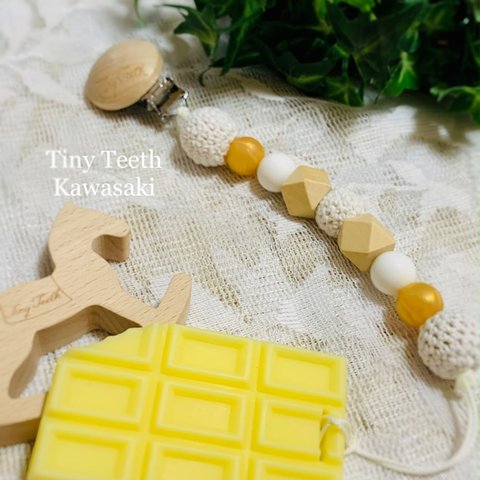 TinyTeeth お出かけに便利な おもちゃホルダー おしゃぶりホルダー   歯固め    チョコレート　バレンタイン