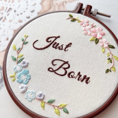 ニューボーンフォト用 『Justborn』 ／刺繍／フルオーダー／メモリアルグッズ （掲載写真:春生まれちゃん用）