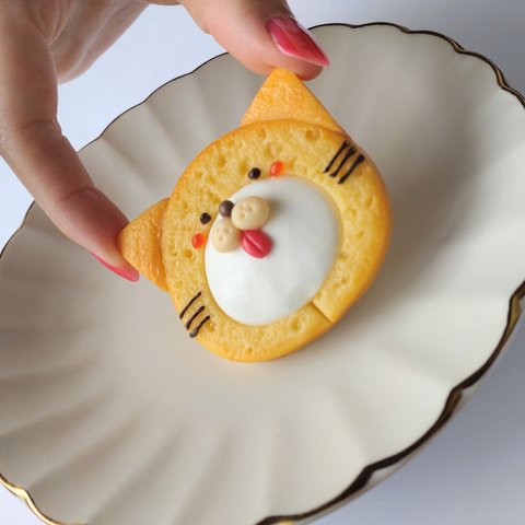 ねこ　ロールケーキ