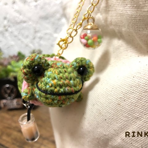 大好きな桜餅に包まれてみた🐸ちゃん