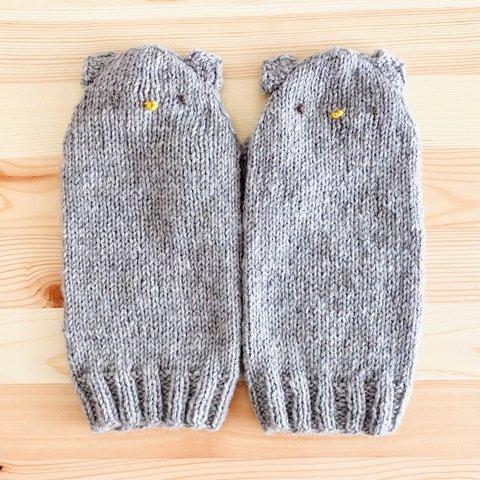 ホッコリ ねこ さんの ミトン 手袋 🐈‍⬛❄️　/  毛糸 手編み 編み物 かわいい 癒し 動物 アニマル 冬 ファッション 大人 猫 ねこ ネコ グレー 灰色