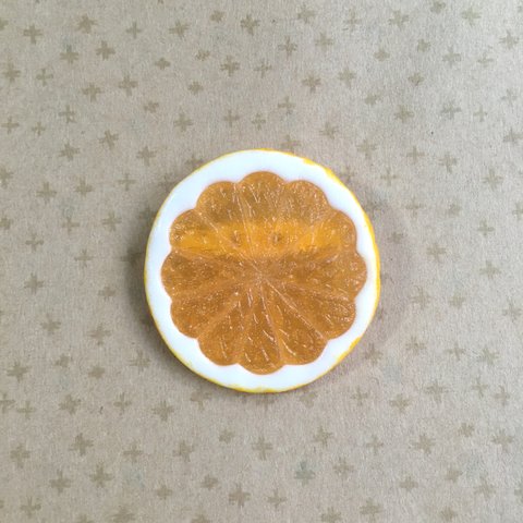 ジューシーなオレンジのブローチ