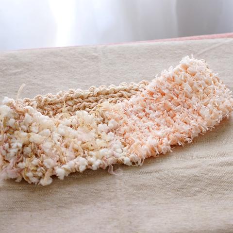 毛糸手編みのヘアバンド