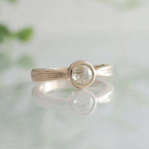 ナチュラルダイヤモンドのリング  pale yellow round shape