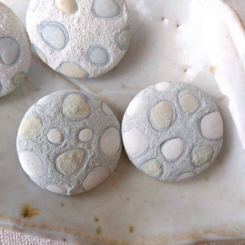 水玉のイヤリング　水色 　　　　　　　　梅雨　雨　雫　シンプル　ナチュラル　SDGs＊自然素材で染めた卵の殻で作るアクセサリー