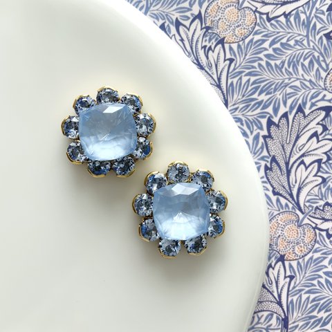 crystal zinnia “plumbago” pierce / earring