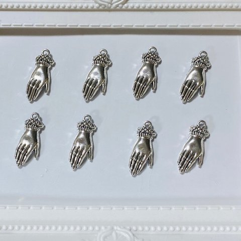 ANTIQUE SILVER HAND DESIGN CHARM