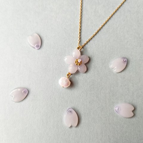 桜と淡水パールのネックレス【白薄紫】