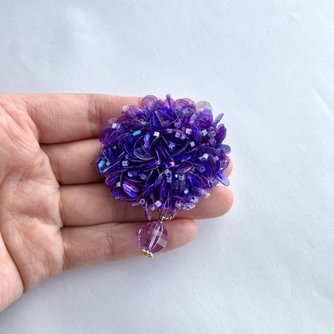 Ajisai 紫陽花カラー　刺繍スパンコールブローチ　※訳ありブローチ　紫色　きらきらブローチ