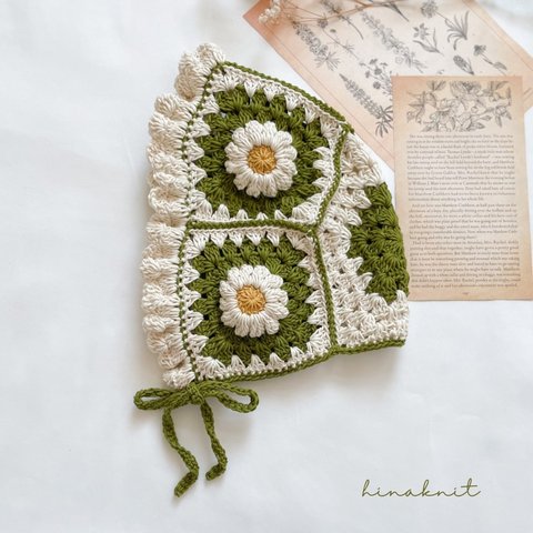 受注販売《flower bonnet》ぽこぽこお花のベビーボンネ green×ivory|ベビーボンネット | ベビー帽子 | グラニースクエア