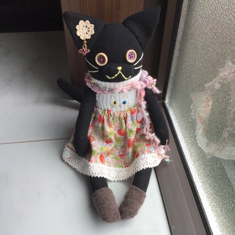ソックキャット  ☆ 「苺摘みに行こう」黒猫ちゃん